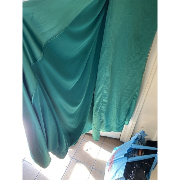 Mac Duggal Gown Size 12 In An Emerald Green! NWT! Be The Bell Of The Ball! - Picture 13 of 16